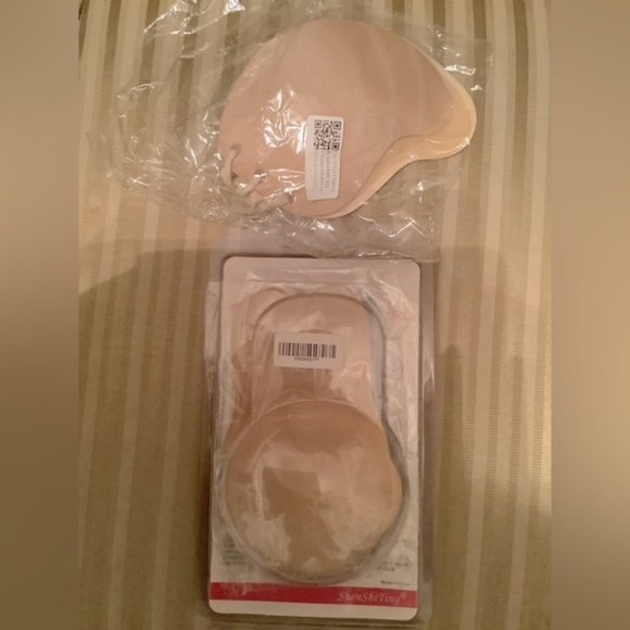 TWO~ STRAPLESS PUSH UP~BRAS~ - Picture 1 of 3